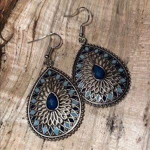 NEW Dangle Drop Earrings NEW Fashion Style Silver and Blue Color for The Season
